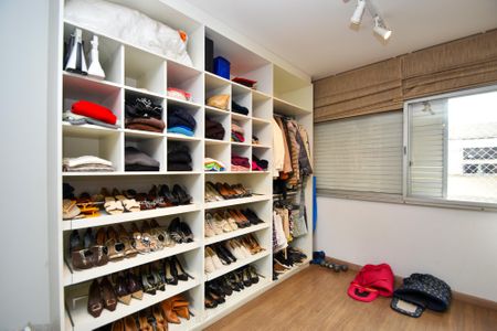 Apartamento à venda com 224m², 4 quartos e 2 vagas Apartamento à venda com 224m², 4 quartos e 2 vagasquarto 3 / closet