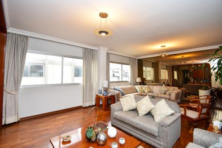 Apartamento à venda com 224m², 4 quartos e 2 vagas Apartamento à venda com 224m², 4 quartos e 2 vagasSala de estar