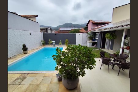 Casa para alugar com 300m², 3 quartos e 3 vagas Casa para alugar com 300m², 3 quartos e 3 vagasPiscina