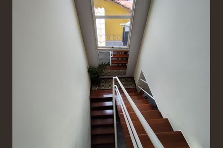 Casa para alugar com 300m², 3 quartos e 3 vagas Casa para alugar com 300m², 3 quartos e 3 vagasEscada