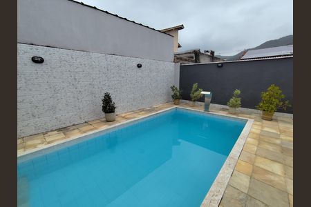 Casa para alugar com 300m², 3 quartos e 3 vagas Casa para alugar com 300m², 3 quartos e 3 vagasPiscina