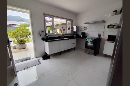 Casa para alugar com 300m², 3 quartos e 3 vagas Casa para alugar com 300m², 3 quartos e 3 vagasCozinha