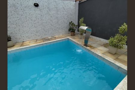Casa para alugar com 300m², 3 quartos e 3 vagas Casa para alugar com 300m², 3 quartos e 3 vagasPiscina