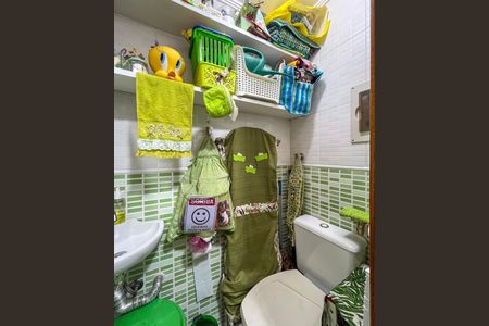 Banheiro de serviço de apartamento para alugar com 3 quartos, 61m² em Vila Moraes, São Paulo