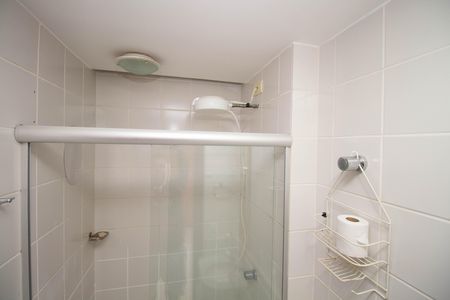 Banheiro de kitnet/studio para alugar com 1 quarto, 38m² em Stn, Brasília