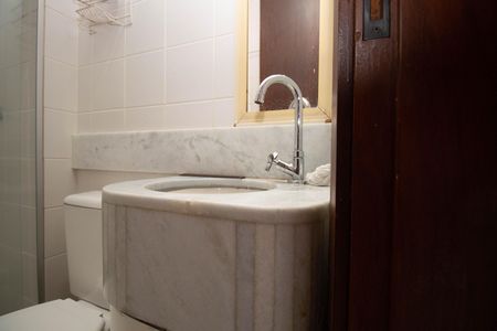 Banheiro de kitnet/studio para alugar com 1 quarto, 38m² em Stn, Brasília