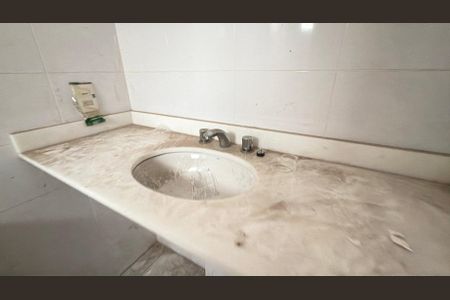 Apartamento à venda com 77m², 3 quartos e 2 vagas Apartamento à venda com 77m², 3 quartos e 2 vagasBanheiro da Suíte