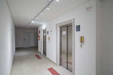 Apartamento para alugar com 62m², 2 quartos e 1 vaga Apartamento para alugar com 62m², 2 quartos e 1 vagaHall social