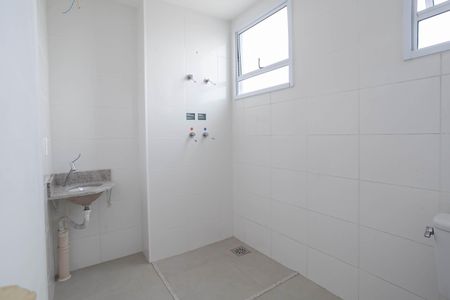 Apartamento para alugar com 62m², 2 quartos e 1 vaga Apartamento para alugar com 62m², 2 quartos e 1 vagaBanheiro social