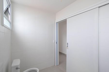 Apartamento para alugar com 62m², 2 quartos e 1 vaga Apartamento para alugar com 62m², 2 quartos e 1 vagaBanheiro social