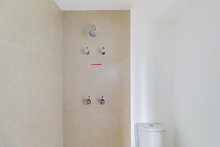 Banheiro de kitnet/studio à venda com 1 quarto, 22m² em Santo Amaro, São Paulo