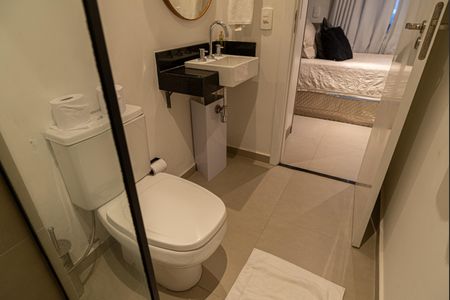 Apartamento à venda com 44m², 2 quartos e sem vaga Apartamento à venda com 44m², 2 quartos e sem vagaBanheiro da Suíte 2