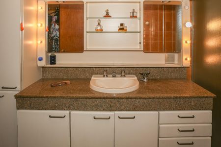 Apartamento à venda com 288m², 4 quartos e 4 vagasBanheiro da Suíte 1