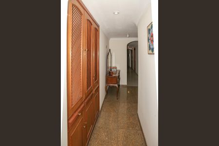 Apartamento à venda com 288m², 4 quartos e 4 vagasCorredor