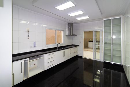 Casa para alugar com 196m², 5 quartos e 4 vagasCozinha