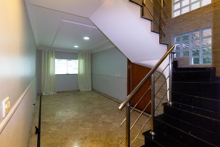 Casa para alugar com 196m², 5 quartos e 4 vagasSala