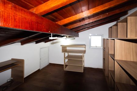 Casa para alugar com 196m², 5 quartos e 4 vagasSotão