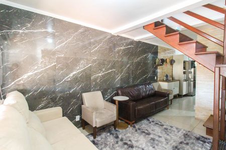 Sala de casa de condomínio à venda com 2 quartos, 60m² em Rio Branco, Canoas