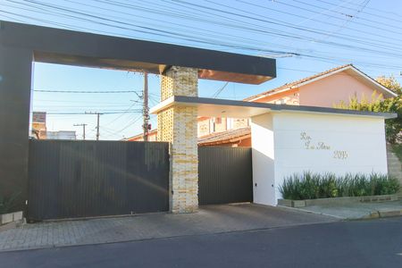 Casa de condomínio à venda com 60m², 2 quartos e 1 vaga Casa de condomínio à venda com 60m², 2 quartos e 1 vagaFachada