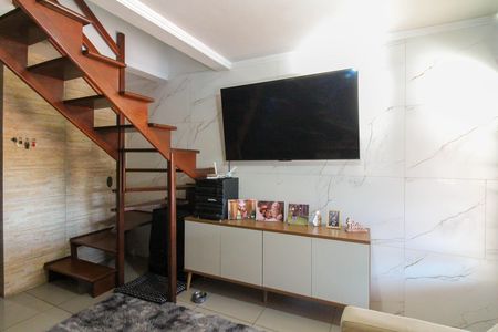 Sala de casa de condomínio à venda com 2 quartos, 60m² em Rio Branco, Canoas