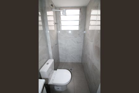 Banheiro de apartamento para alugar com 2 quartos, 47m² em Conjunto Residencial Trinta E Um de Marco, São José dos Campos