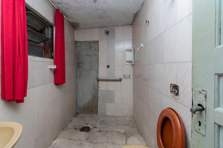 Casa à venda com 300m², 6 quartos e 3 vagas Casa à venda com 300m², 6 quartos e 3 vagasBanheiro