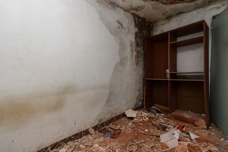 Casa à venda com 300m², 6 quartos e 3 vagas Casa à venda com 300m², 6 quartos e 3 vagasQuarto 2