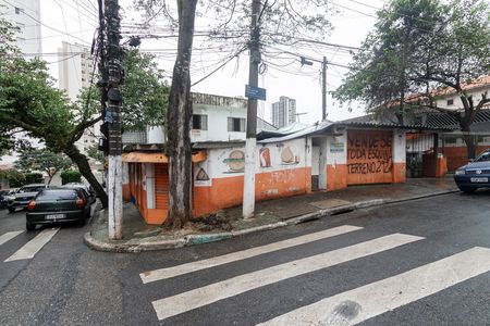 Casa à venda com 300m², 6 quartos e 3 vagas Casa à venda com 300m², 6 quartos e 3 vagasFachada