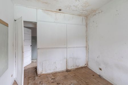 Casa à venda com 300m², 6 quartos e 3 vagas Casa à venda com 300m², 6 quartos e 3 vagasQuarto 2 Casa 2