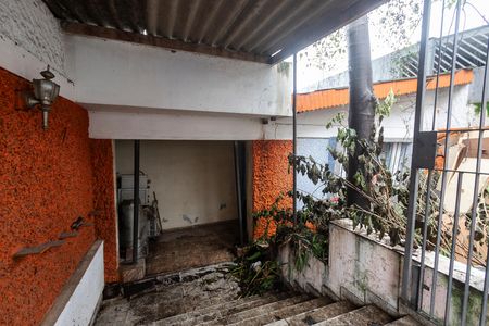 Casa à venda com 300m², 6 quartos e 3 vagas Casa à venda com 300m², 6 quartos e 3 vagasFachada