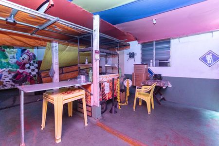 Casa à venda com 300m², 6 quartos e 3 vagas Casa à venda com 300m², 6 quartos e 3 vagasQuintal