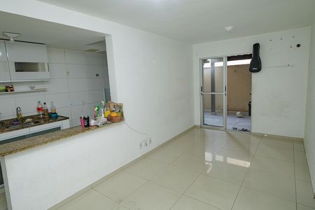 Apartamento para alugar com 75m², 2 quartos e 1 vagaSala