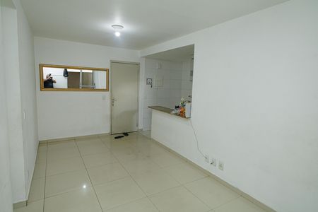 Apartamento para alugar com 75m², 2 quartos e 1 vagaSala