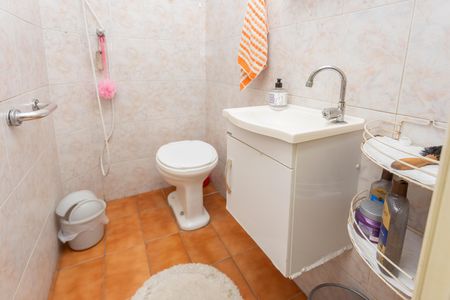 Casa à venda com 180m², 4 quartos e 2 vagasBanheiro da Suíte