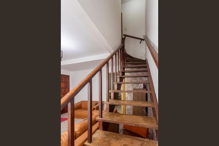 Casa à venda com 180m², 4 quartos e 2 vagasEscada para os Quartos
