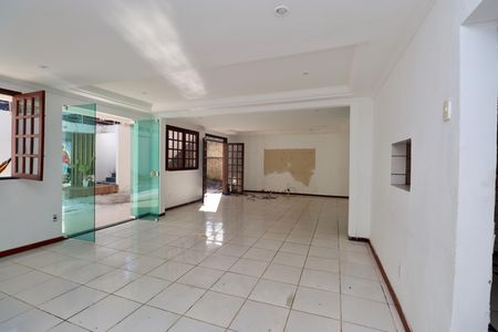 Sala  de casa para alugar com 5 quartos, 350m² em Itapuã, Salvador