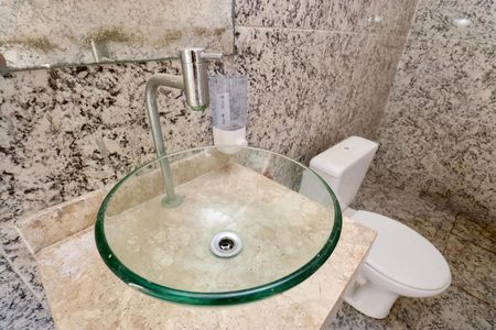 Casa para alugar com 350m², 5 quartos e 2 vagasBanheiro piscina 