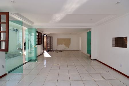 Casa para alugar com 350m², 5 quartos e 2 vagasSala 