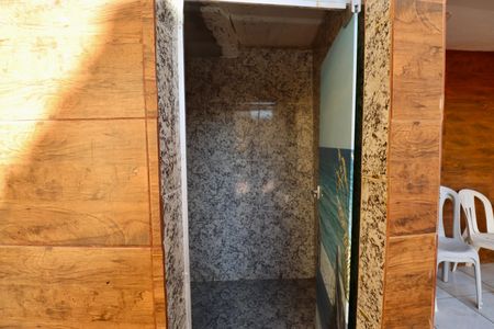 Casa para alugar com 350m², 5 quartos e 2 vagasBanheiro piscina 