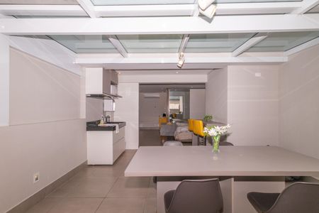 Apartamento à venda com 58m², 1 quarto e 1 vaga Apartamento à venda com 58m², 1 quarto e 1 vagaSala