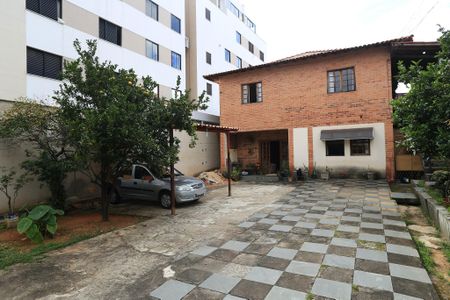 Casa à venda com 400m², 3 quartos e 4 vagas Casa à venda com 400m², 3 quartos e 4 vagasÁrea externa