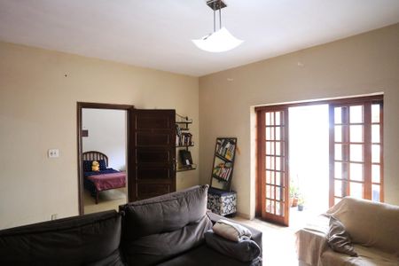 Casa à venda com 400m², 3 quartos e 4 vagas Casa à venda com 400m², 3 quartos e 4 vagasSala
