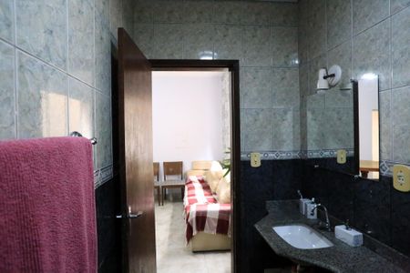 Casa à venda com 400m², 3 quartos e 4 vagas Casa à venda com 400m², 3 quartos e 4 vagasBanheiro