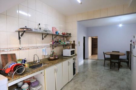Casa à venda com 400m², 3 quartos e 4 vagas Casa à venda com 400m², 3 quartos e 4 vagasCozinha