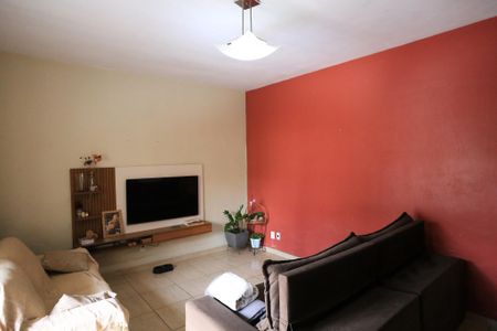 Casa à venda com 400m², 3 quartos e 4 vagas Casa à venda com 400m², 3 quartos e 4 vagasSala