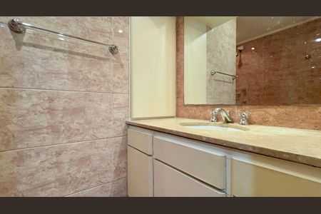 Apartamento à venda com 107m², 3 quartos e 1 vaga Apartamento à venda com 107m², 3 quartos e 1 vagaBanheiro