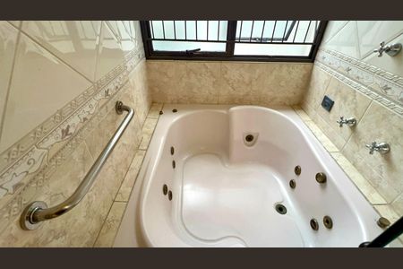 Apartamento à venda com 107m², 3 quartos e 1 vaga Apartamento à venda com 107m², 3 quartos e 1 vagaBanheiro da Suíte