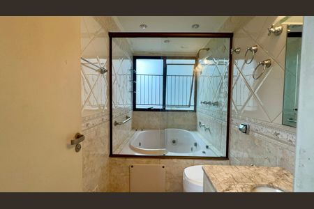 Apartamento à venda com 107m², 3 quartos e 1 vaga Apartamento à venda com 107m², 3 quartos e 1 vagaBanheiro da Suíte