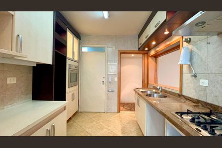 Apartamento à venda com 107m², 3 quartos e 1 vaga Apartamento à venda com 107m², 3 quartos e 1 vagaCozinha