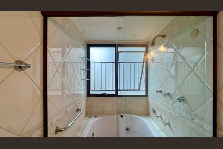 Apartamento à venda com 107m², 3 quartos e 1 vaga Apartamento à venda com 107m², 3 quartos e 1 vagaBanheiro da Suíte